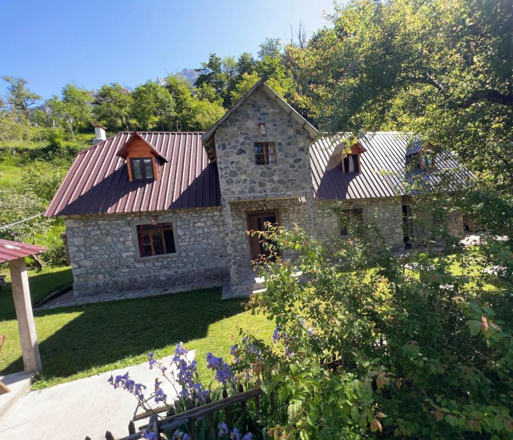 Guest House Gjelaj Theth Kültér fotó