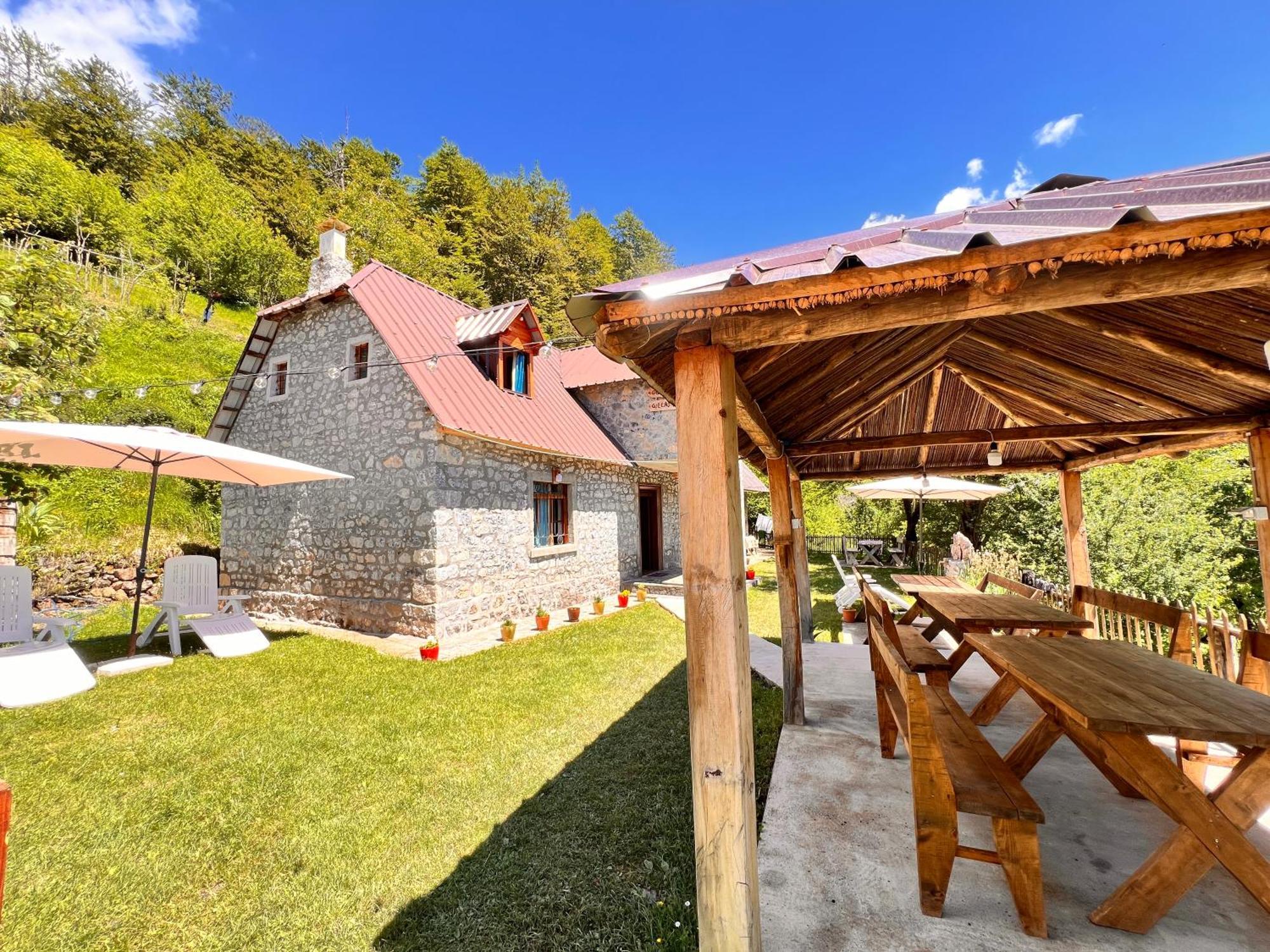 Guest House Gjelaj Theth Kültér fotó